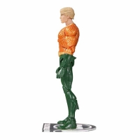 135208 DC Essentials Aquaman Action Figure 17-cm action figure
